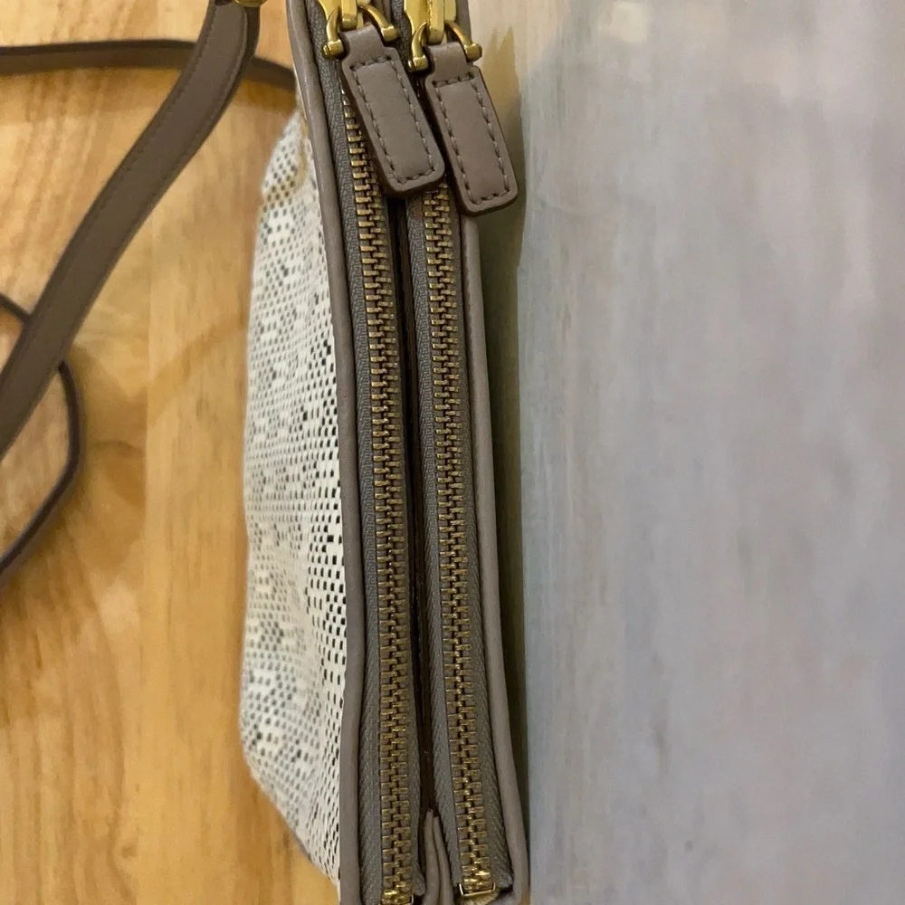 Fossil Elegant Cow-Hide  Leather Crossbody Bag